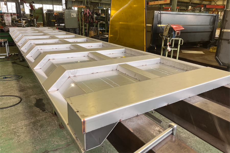 ダンプカーの荷台製造